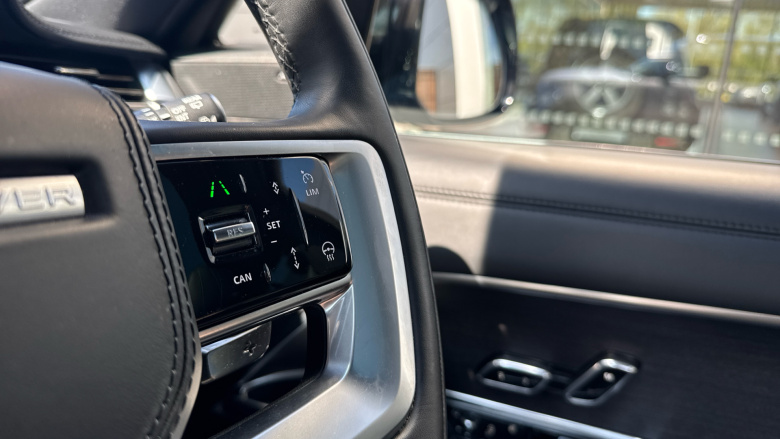 Land Rover Range Rover 3.0 D300 SE 4dr Auto Diesel Estate